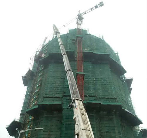 玉溪市吊车在工地上作业